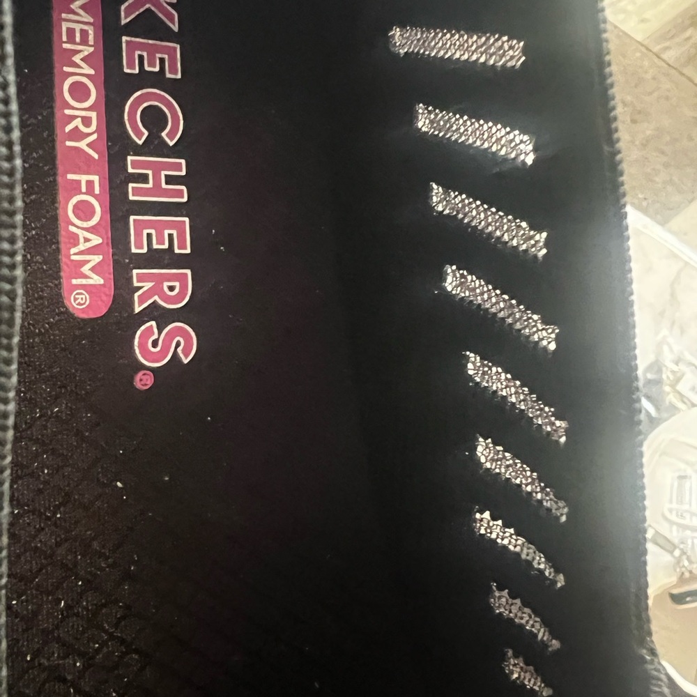 Skechers Women’s Black Knit Slip-On Memory Foam Sneakers Size 10 - Picture 3 of 7